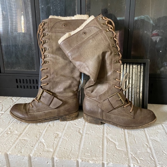 Knee high boots - Picture 2 of 2